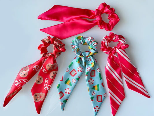 holiday, scrunchie, scarf, scrunchies, scrunchy, christmas, xmas, gingerbread, ginger, bread, man, gingerbread man, satin, striped, candy cane, candy, peppermint, white, shiny, cute, teacher fashion, kids fashion, fashion, hat, elf hat, Santas helper, Santa, peppermint candy, gift, blue, green, yellow, night,  magical, holiday season