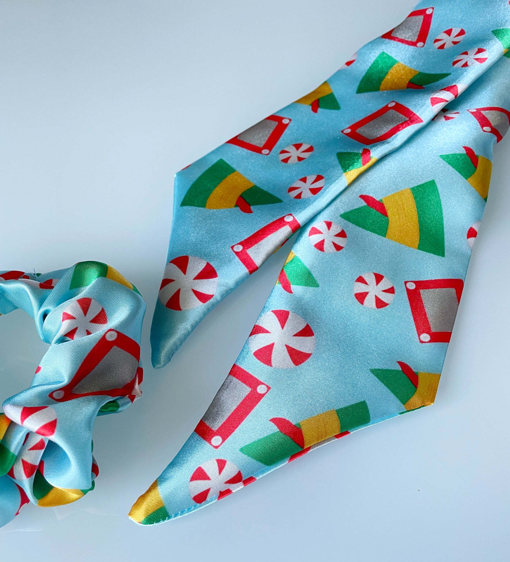 holiday, scrunchie, scarf, scrunchies, scrunchy, christmas, xmas, gingerbread, ginger, bread, man, gingerbread man, satin, striped, candy cane, candy, peppermint, white, shiny, cute, teacher fashion, kids fashion, fashion, hat, elf hat, Santas helper, Santa, peppermint candy, gift, blue, green, yellow, night,  magical, holiday season