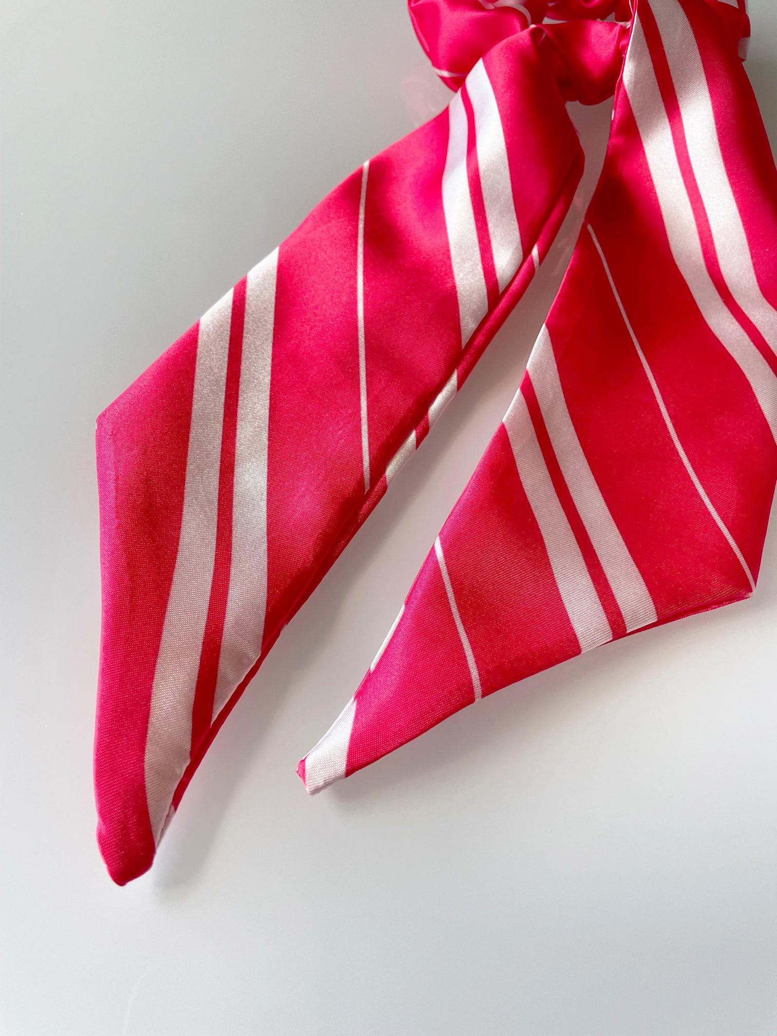 holiday, scrunchie, scarf, scrunchies, scrunchy, christmas, xmas, gingerbread, ginger, bread, man, gingerbread man, satin, striped, candy cane, candy, peppermint, white, shiny, cute, teacher fashion, kids fashion, fashion