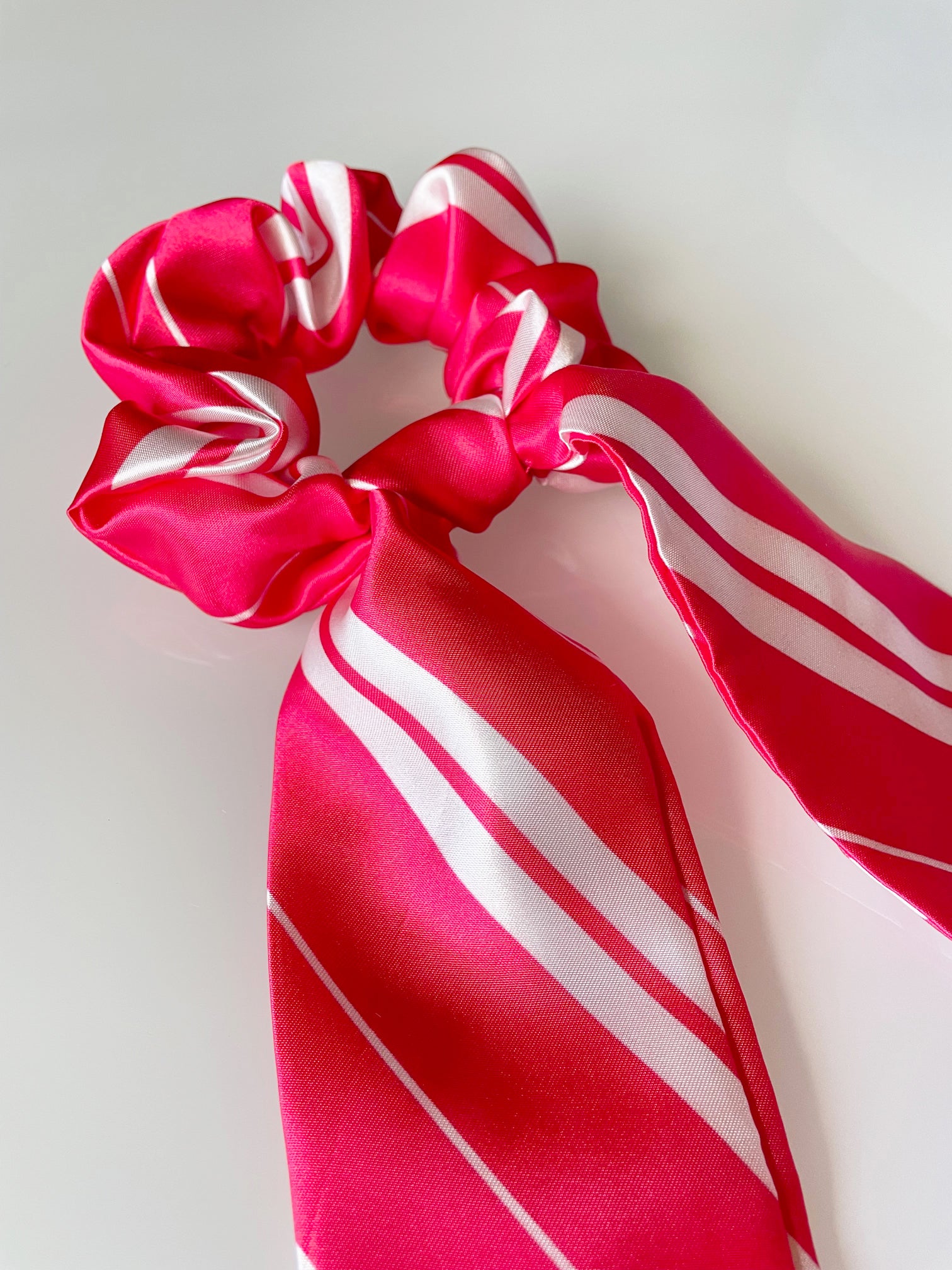 holiday, scrunchie, scarf, scrunchies, scrunchy, christmas, xmas, gingerbread, ginger, bread, man, gingerbread man, satin, striped, candy cane, candy, peppermint, white, shiny, cute, teacher fashion, kids fashion, fashion